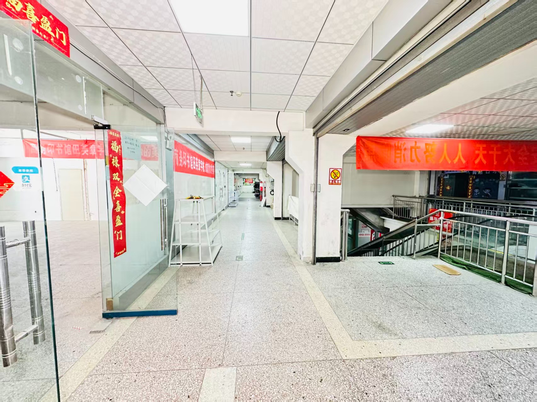 定鼎大道引入人工智能技术应用场景，推动AI与商业、零售、电商、企业服务等领域融合发展。